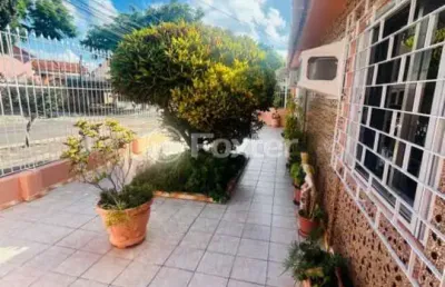 Casa com 2 quartos à venda na rua doutor dias da cruz, 203, medianeira, porto alegre, 90 m2 por r$ 450.000