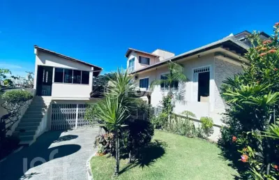 Casa com 4 quartos à venda na rua laércio costa, 125, trindade, florianópolis, 218 m2 por r$ 1.280.000