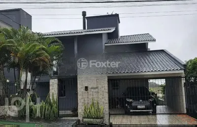 Casa com 3 quartos à venda na rua dos flamingos, 180, pedra branca, palhoça, 218 m2 por r$ 1.800.000