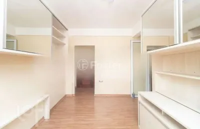 Apartamento com 3 quartos à venda na avenida borges de medeiros, 1042, centro histórico, porto alegre, 82 m2 por r$ 280.000