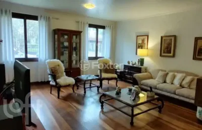 Casa com 3 quartos à venda na rua doutor joão simplício alves de carvalho, 515, vila ipiranga, porto alegre, 330 m2 por r$ 1.700.000