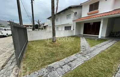 Casa com 3 quartos à venda na rua dos corais, 53, pinheira, palhoça, 178 m2 por r$ 980.000