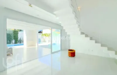 Casa com 2 quartos à venda na avenida dos búzios, 2660, jurerê internacional, florianópolis, 485 m2 por r$ 7.850.000