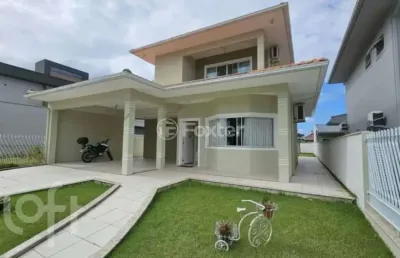 Casa com 3 quartos à venda na rua das azaléias, 136, pedra branca, palhoça, 211 m2 por r$ 1.600.000