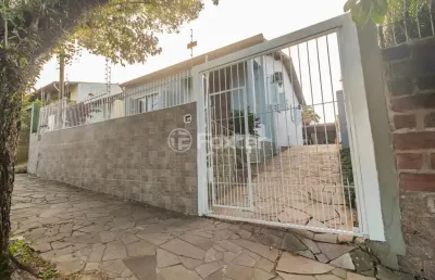 Casa com 2 quartos à venda na rua padre joão batista reus, 3208, camaquã, porto alegre, 135 m2 por r$ 550.000