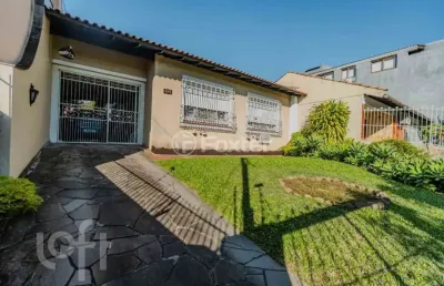 Casa com 3 quartos à venda na rua curupaiti, 806, cristal, porto alegre, 212 m2 por r$ 990.000