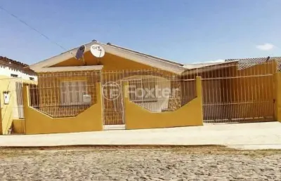 Casa com 3 quartos à venda na rua doutor joão beckel, 790, hípico, camaquã, 140 m2 por r$ 280.000
