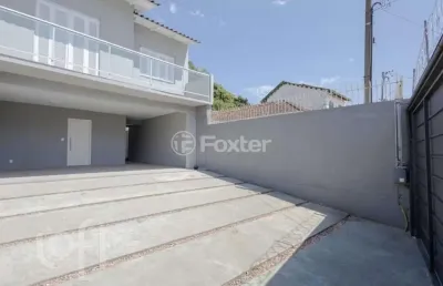 Casa com 3 quartos à venda na rua professor carvalho freitas, 819, teresópolis, porto alegre, 228 m2 por r$ 650.000