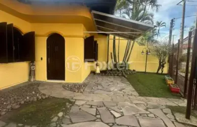 Casa com 3 quartos à venda na avenida guarujá, 1099, guarujá, porto alegre, 165 m2 por r$ 650.000