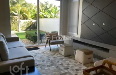 Casa com 4 quartos à venda na rua dos cumurupis, 121, jurerê internacional, florianópolis, 242 m2 por r$ 5.450.000