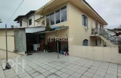 Casa com 6 quartos à venda na rua biase faraco, 151, capoeiras, florianópolis, 416 m2 por r$ 950.000