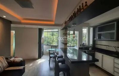 Apartamento com 2 quartos à venda na rua doutor timóteo, 12, moinhos de vento, porto alegre, 59 m2 por r$ 310.000