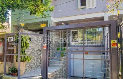 Casa com 2 quartos à venda na rua padre joão batista reus, 1718, vila conceição, porto alegre, 148 m2 por r$ 655.000