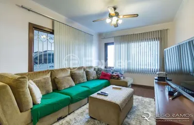 Casa com 3 quartos à venda na avenida lavras, 530, petrópolis, porto alegre, 248 m2 por r$ 1.200.000