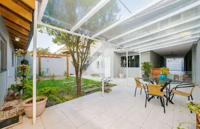Casa com 7 quartos à venda na rua adinar dos santos ribeiro, 270, fazendinha, curitiba por r$ 899.000