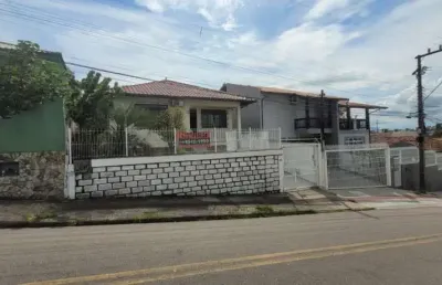 Casa sendo 03 dormitórios com suíte bairro capoeiras, florianópolis
