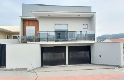 Casa a venda de 3 suítes com piscina e 02 vagas de garagem no loteamento vale verde -palhoça-sc