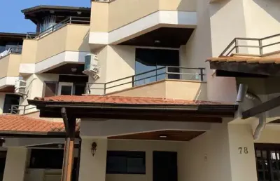 Sobrado triplex a venda todo mobiliado com 02 suítes na cachoeira do bom jesus em florianópolis-sc