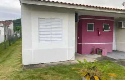 Casa geminada a venda de 02 dormitórios em condomínio fechado no bairro vale verde em palhoça-sc