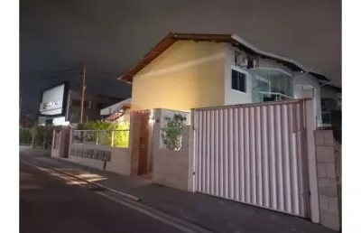 Sobrado de 3 dormitórios semi-mobiliado em forquilhas, são josé-sc.
