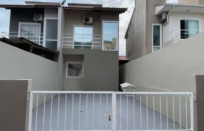 Sobrado com 2 dormitórios no bairro ipiranga, são josé-sc
