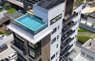 Apartamento alto padrão com 2 quartos sendo 1 suíte e rooftop vista mar em jurerê, florianópolis/sc