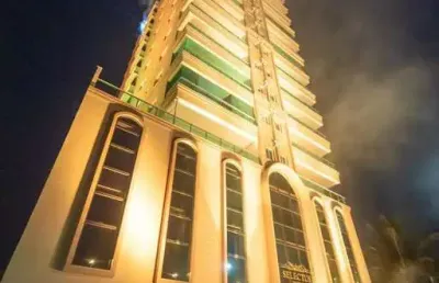 Apartamento alto padrão mobiliado com 2 suítes e vista mar a 350m da praia - porto belo/sc