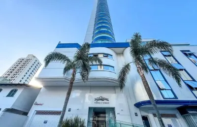 Apartamento mobiliado com 3 dormitórios e vista mar a 400m da praia - centro de balneário camboriú/s
