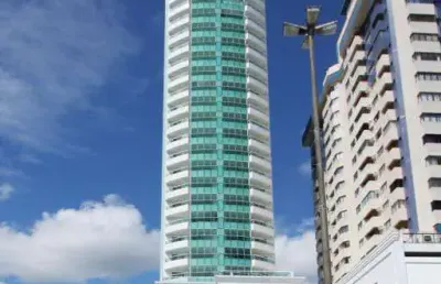 Apartamento diferenciado com piscina privativa mobiliado e decorado frente mar