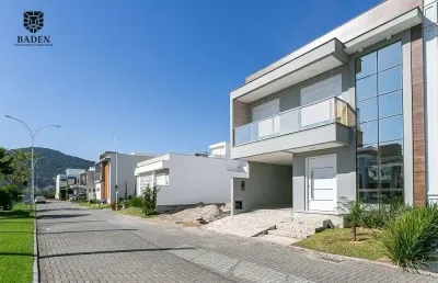 Belíssima casa reformada em condomínio fechado em biguaçu. com 03 dormitórios, s