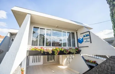 Casa comercial com 5 quartos  para alugar, 560.00 m2 por r$14990.00  - jardim carvalho - ponta grossa/pr