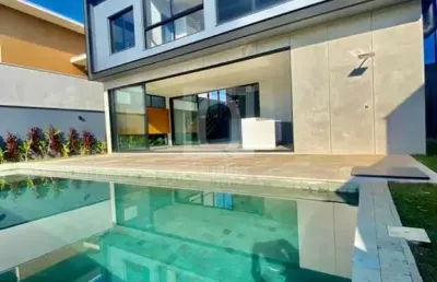 Casa sobrado com 4 suítes e piscina no condomínio alphaville nova esplanada 4 votorantim.