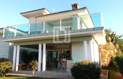 Casa sobrado no condomínio village da serra em araçoiaba
