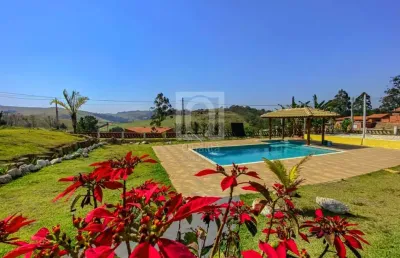 Chácara com piscina à venda próxima à represa de itupararanga