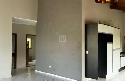 Casa assobradada no condomínio village araçoiaba, araçoiaba da serr