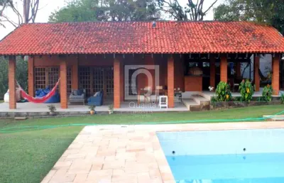 Sítio com 3 casas no condomínio farm em porto feliz
