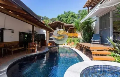 Casa com 03 dormitórios, piscina, lareira, espaço fitness, área gourmet