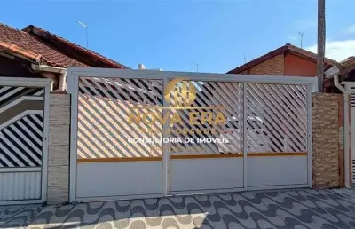 Casa geminada 1 quadra da praia! 2 dorm c/1 suite, churrasqueira 2 vagas garagem