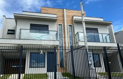 Sorado possui vaga de garagem próximo a mercados e comércios sobrados localizados no atuba curitiba
