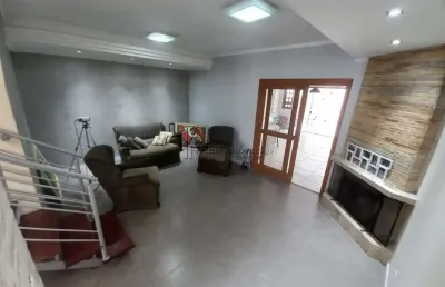 Casa com 3 quartos à venda na Avenida Coronel Gastão Haslocher Mazeron, 479, Medianeira, Porto Alegre