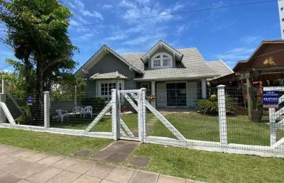Casa com 5 quartos à venda no Centro, Tramandaí 