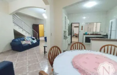 Sobrado à venda com 4 quartos no bairro gaivota (praia)