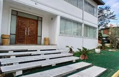 Vende casa em condomínio de alto padrão no centro de itanhaém