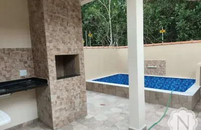 Vende casa com 2 quartos com suite e piscina no bairro tupy.