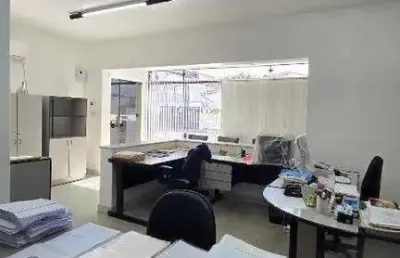 Sobrado comercial á venda, com 10 salas no centro de itanhaém