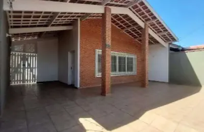 Casa com 3 quartos para alugar na Rua Professor Dinorah Cruz, Centro, Itanhaém