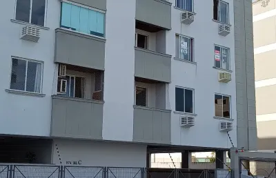 Vendo apart 3 quartos, suíte e garagem, pronto para morar em grande avenida de capoeiras, florianópolis