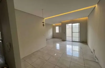 Apartamento térreo com quintal no coração da penha, a apenas 2 minutos a pé do metrô!