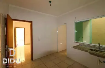 Imóvel aconchegante à venda com 2 quartos, sendo 2 suítes, e 2 banheiros no total 1 vaga de garagem.