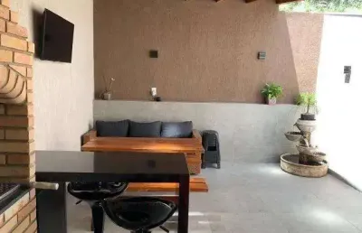 Venha conhecer este lindo sobrado recém reformado no condomínio verdana em medeiros. localizado em um condomínio com segurança e lazer completo.